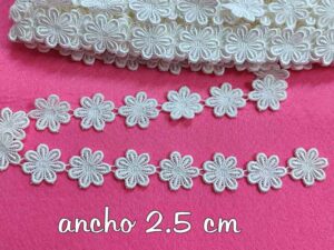 GIPOUR BLANCO ROTO flores