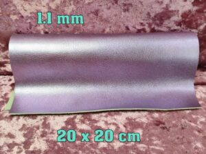 RETAL DE PIEL  LILA METALIZADA